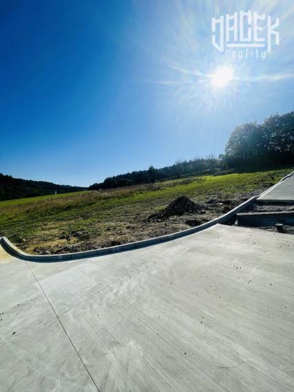 Lukratívny stavebný pozemok s panorámou v obci Sverepec