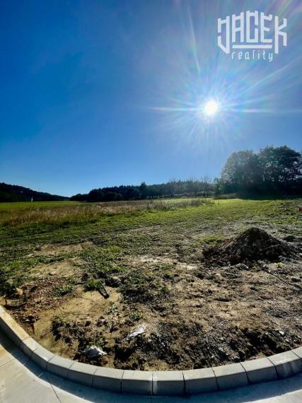 Lukratívny stavebný pozemok s panorámou v obci Sverepec