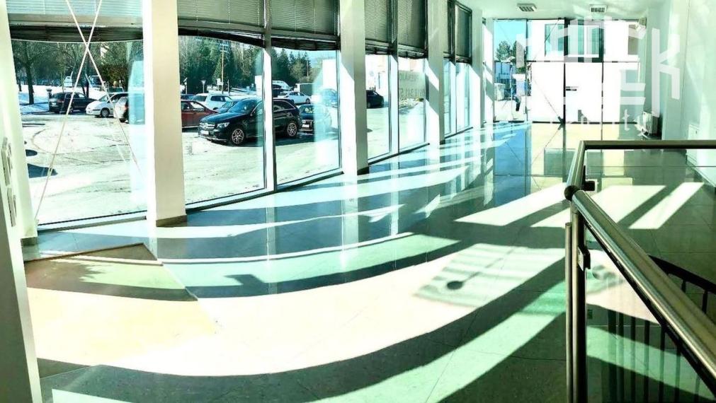 Výnimočné 3 obchodno-kancelárske priestory priamo v CENTRE