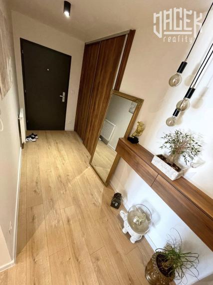 LUXUSNÝ 3-IZBOVÝ BYT V NOVOSTAVBE DVA DUBY S TERASOU 109m2