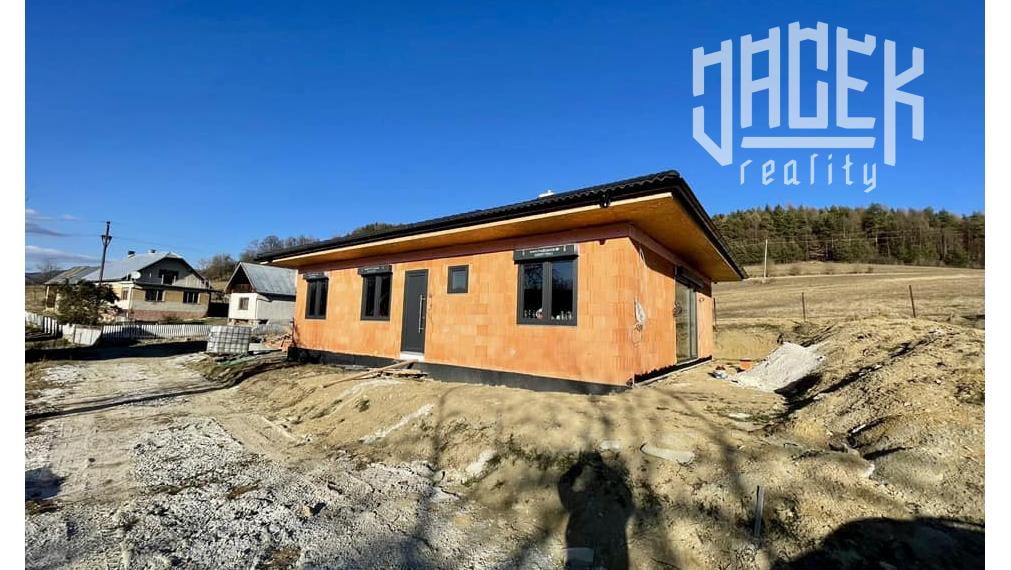 NOVOSTAVBA 4-IZBOVÉHO BUNGALOVU VO HVOZDNICI
