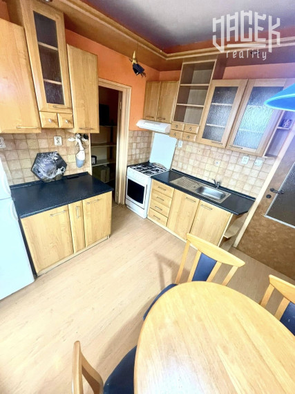 3-IZBOVÝ BYT PO ČIASTOČNEJ REKONŠTRUKCII S GARÁŽOU