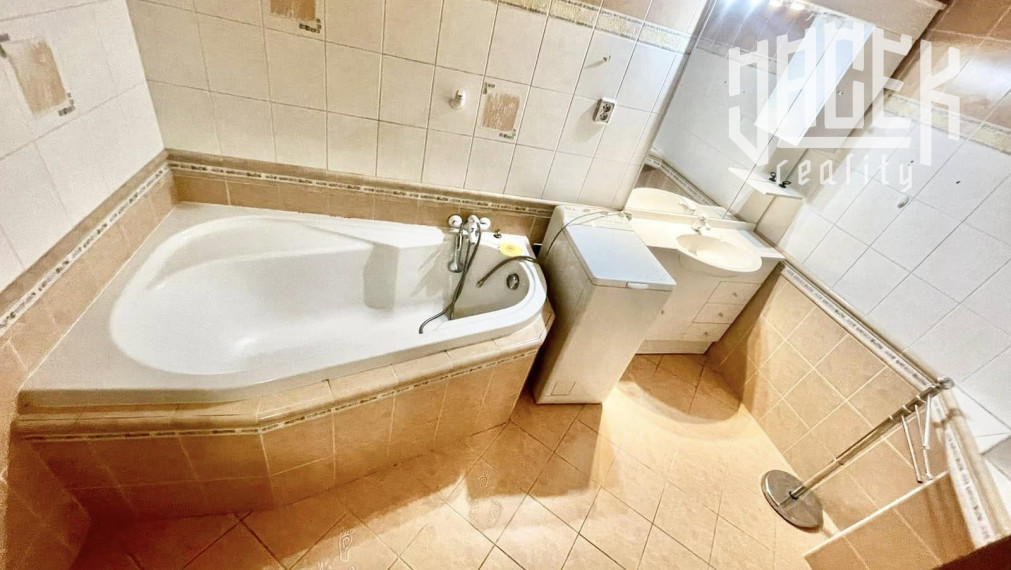 3-IZBOVÝ BYT PO ČIASTOČNEJ REKONŠTRUKCII S GARÁŽOU