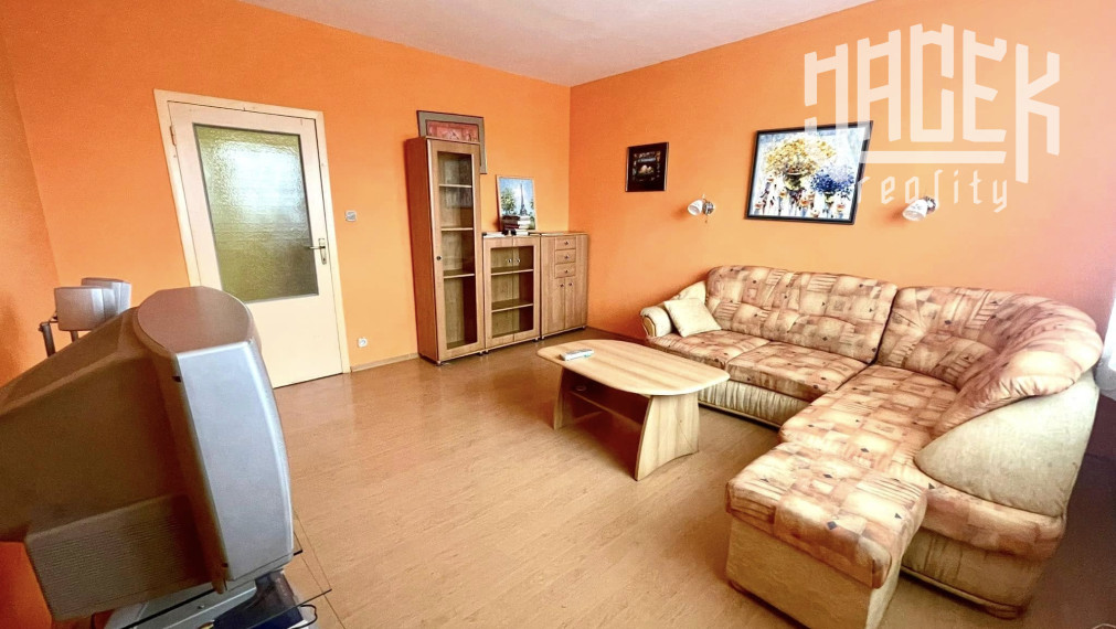 3-IZBOVÝ BYT PO ČIASTOČNEJ REKONŠTRUKCII S GARÁŽOU