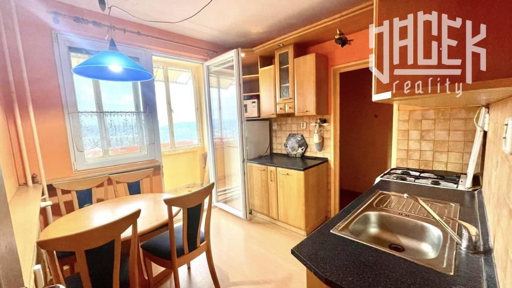 3-IZBOVÝ BYT PO ČIASTOČNEJ REKONŠTRUKCII S GARÁŽOU