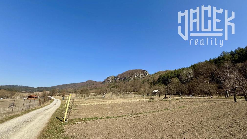 STAVEBNÝ POZEMOK S HOTOVÝM PROJEKTOM S VÝHĽADOM V BLÍZKOSTI PRÍRODY