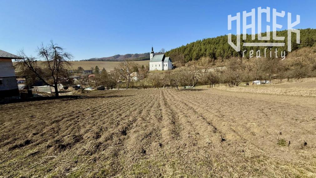 STAVEBNÝ POZEMOK S HOTOVÝM PROJEKTOM S VÝHĽADOM V BLÍZKOSTI PRÍRODY