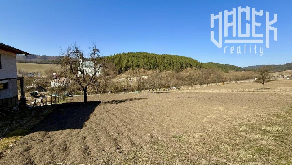 STAVEBNÝ POZEMOK S HOTOVÝM PROJEKTOM S VÝHĽADOM V BLÍZKOSTI PRÍRODY