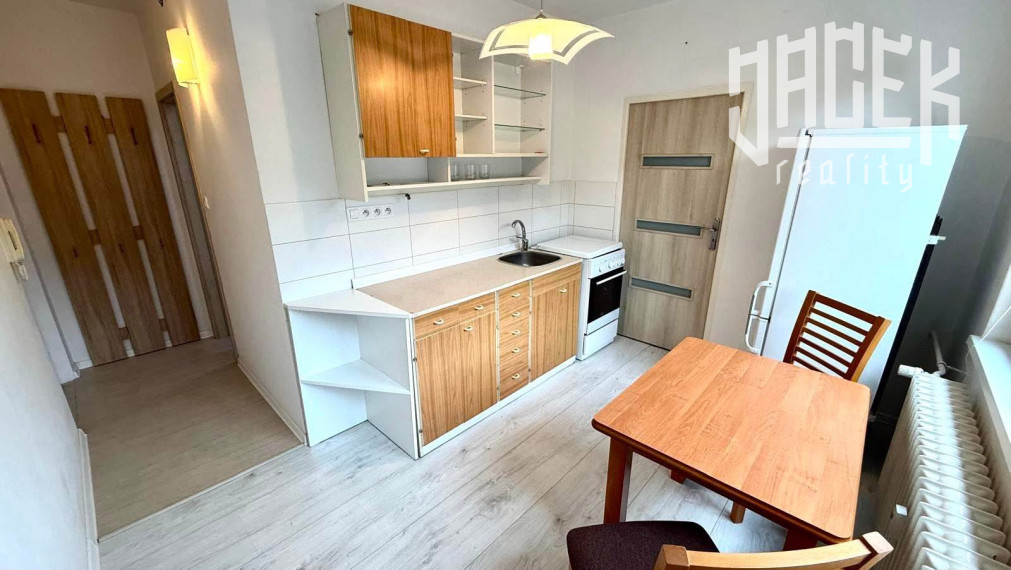 SLNEČNÝ 1-IZBOVÝ BYT S 2 PIVNICAMI VHODNÝ AJ NA INVESTÍCIU NA ULICI LÁNSKA