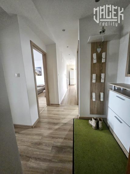 VÝNIMOČNÝ 3-IZBOVÝ BYT V CENTRE TRENČÍNA S 2 BALKÓNMI A PARKOVANÍM VO DVORE