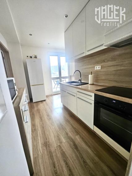 VÝNIMOČNÝ 3-IZBOVÝ BYT V CENTRE TRENČÍNA S 2 BALKÓNMI A PARKOVANÍM VO DVORE