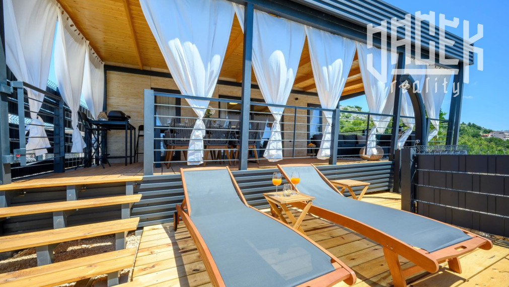 NEODOLATEĽNÝ MOBILNÝ DOM V DRAGE V CHORVÁTSKU