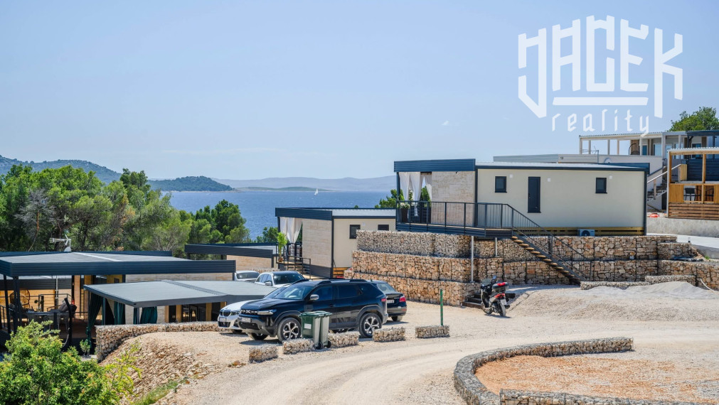 NEODOLATEĽNÝ MOBILNÝ DOM V DRAGE V CHORVÁTSKU