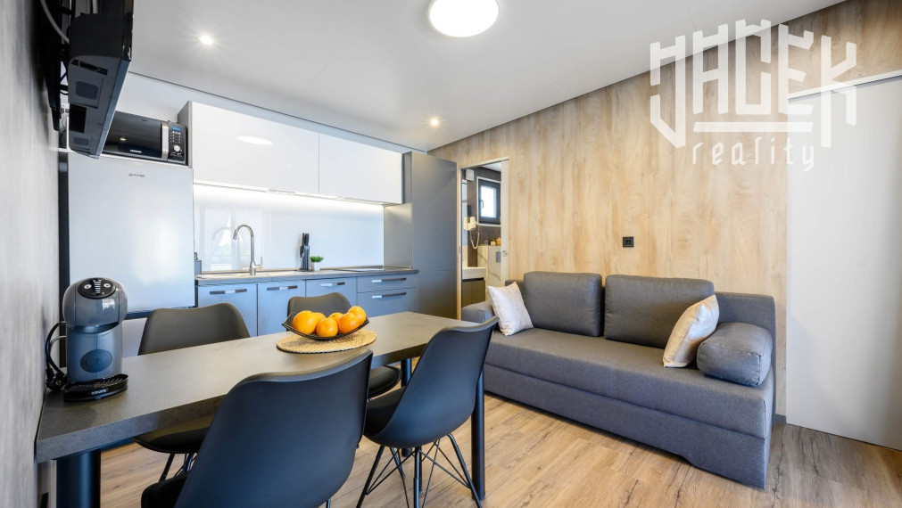 NEODOLATEĽNÝ MOBILNÝ DOM V DRAGE V CHORVÁTSKU