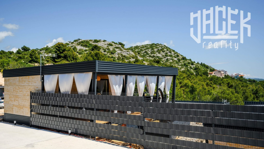 NEODOLATEĽNÝ MOBILNÝ DOM V DRAGE V CHORVÁTSKU