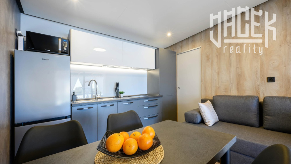 NEODOLATEĽNÝ MOBILNÝ DOM V DRAGE V CHORVÁTSKU