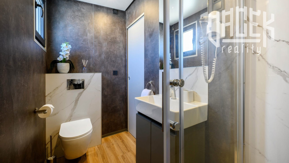 NEODOLATEĽNÝ MOBILNÝ DOM V DRAGE V CHORVÁTSKU