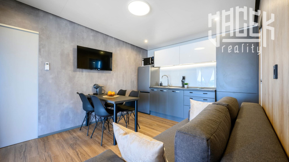 NEODOLATEĽNÝ MOBILNÝ DOM V DRAGE V CHORVÁTSKU