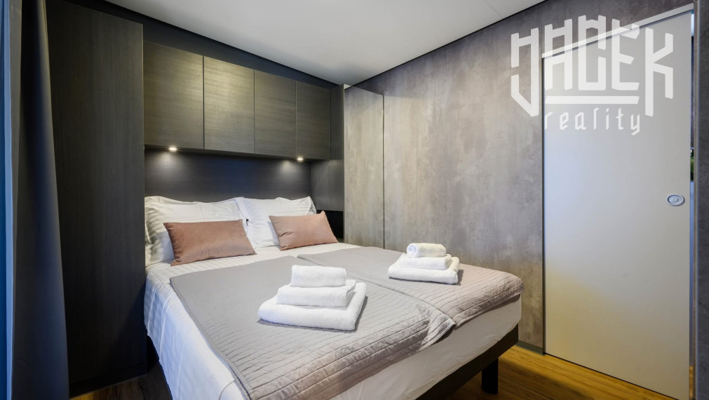 NEODOLATEĽNÝ MOBILNÝ DOM V DRAGE V CHORVÁTSKU