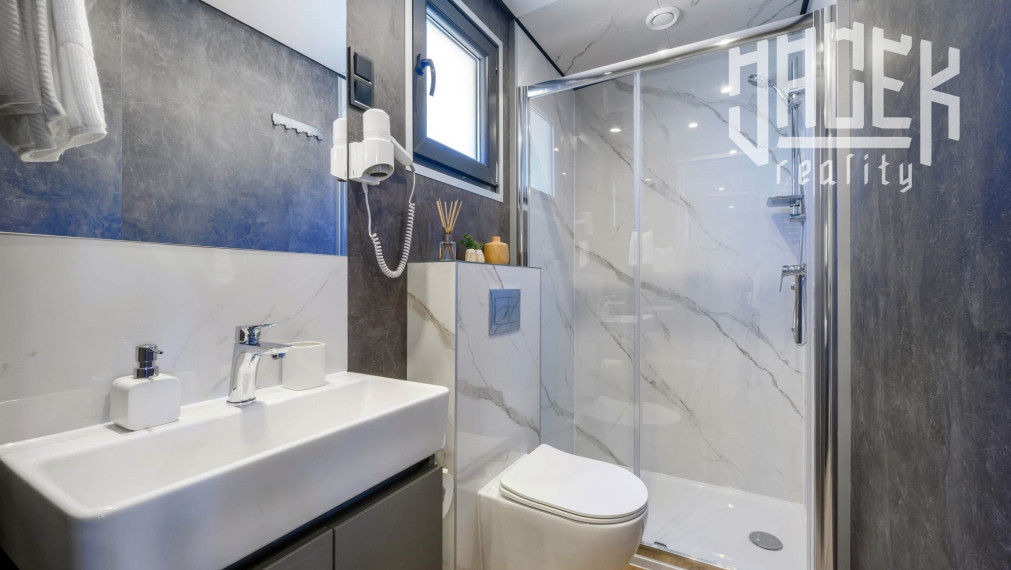 NEODOLATEĽNÝ MOBILNÝ DOM V DRAGE V CHORVÁTSKU