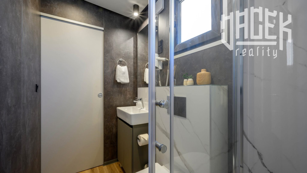 NEODOLATEĽNÝ MOBILNÝ DOM V DRAGE V CHORVÁTSKU