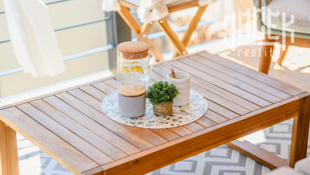 LUXUSNÝ MOBILNÝ DOM V DRAGE V CHORVÁTSKU S VEĽKOU TERASOU