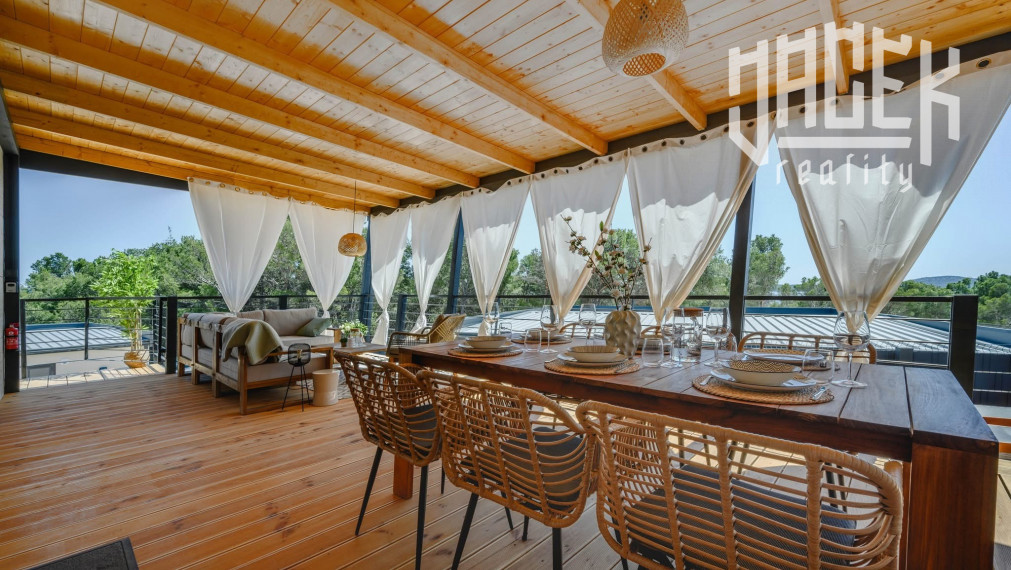 LUXUSNÝ MOBILNÝ DOM V DRAGE V CHORVÁTSKU S VEĽKOU TERASOU