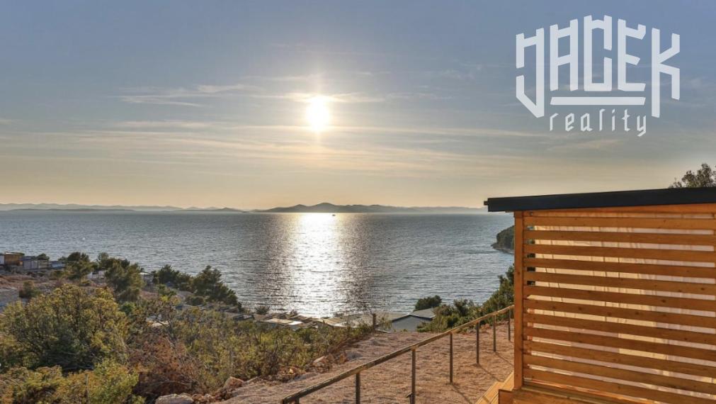 KRÁSNÝ MOBILNÝ DOM S NEODOLATEĽNÝM VÝHĽADOM NA MORE S HISTÓRIOU A SKVELÝM HODNOTENÍM