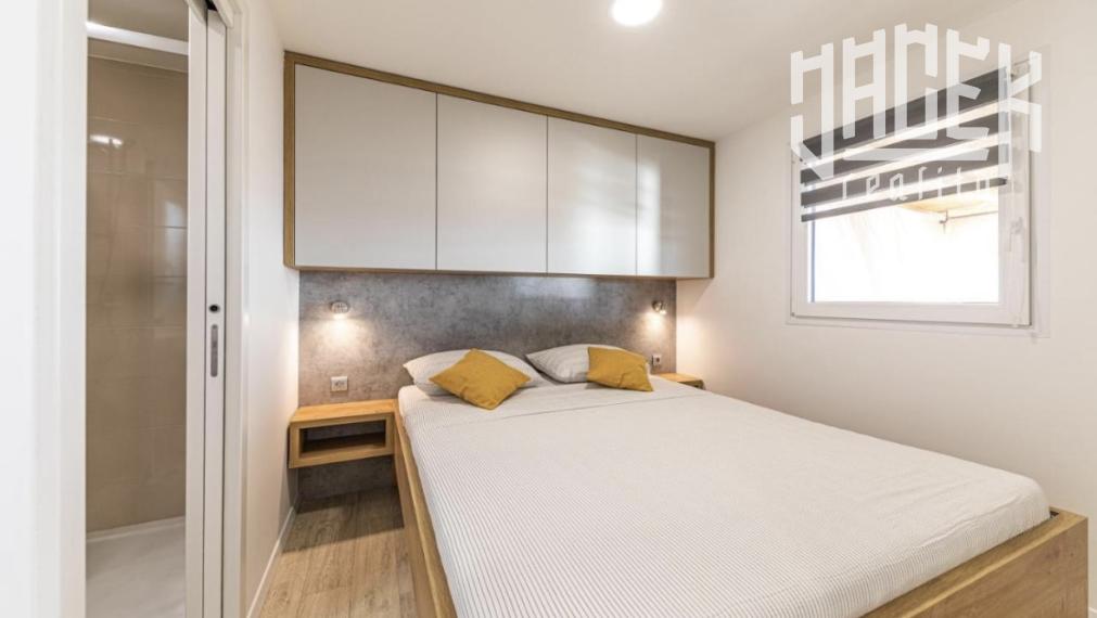 KRÁSNÝ MOBILNÝ DOM S NEODOLATEĽNÝM VÝHĽADOM NA MORE S HISTÓRIOU A SKVELÝM HODNOTENÍM