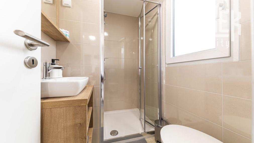 KRÁSNÝ MOBILNÝ DOM S NEODOLATEĽNÝM VÝHĽADOM NA MORE S HISTÓRIOU A SKVELÝM HODNOTENÍM