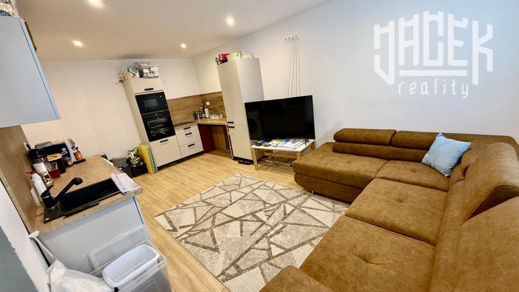 SLNEČNÝ 3-IZBOVÝ BYT S DVOMI ŠATNÍKMI NA VLČINCOCH V ŽILINE