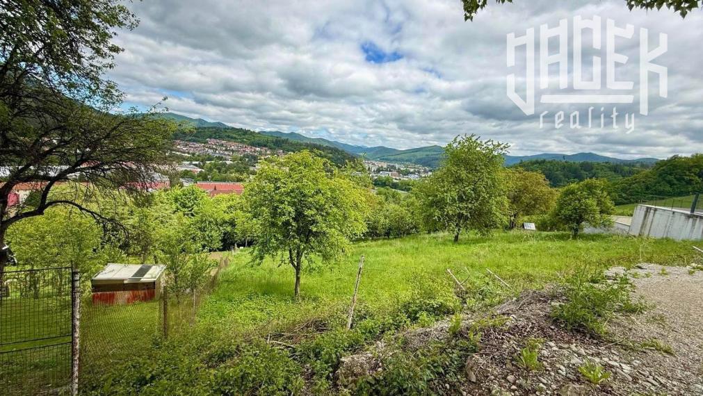 VÝNIMOČNÝ STAVEBNÝ POZEMOK S PANORAMATICKÝM VÝHĽADOM
