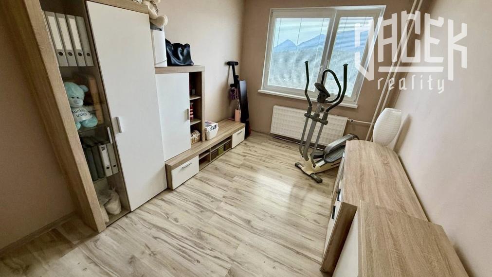 VKUSNÝ A SLNEČNÝ 3-IZBOVÝ BYT NA ROZKVETE V POVAŽSKEJ BYSTRICI