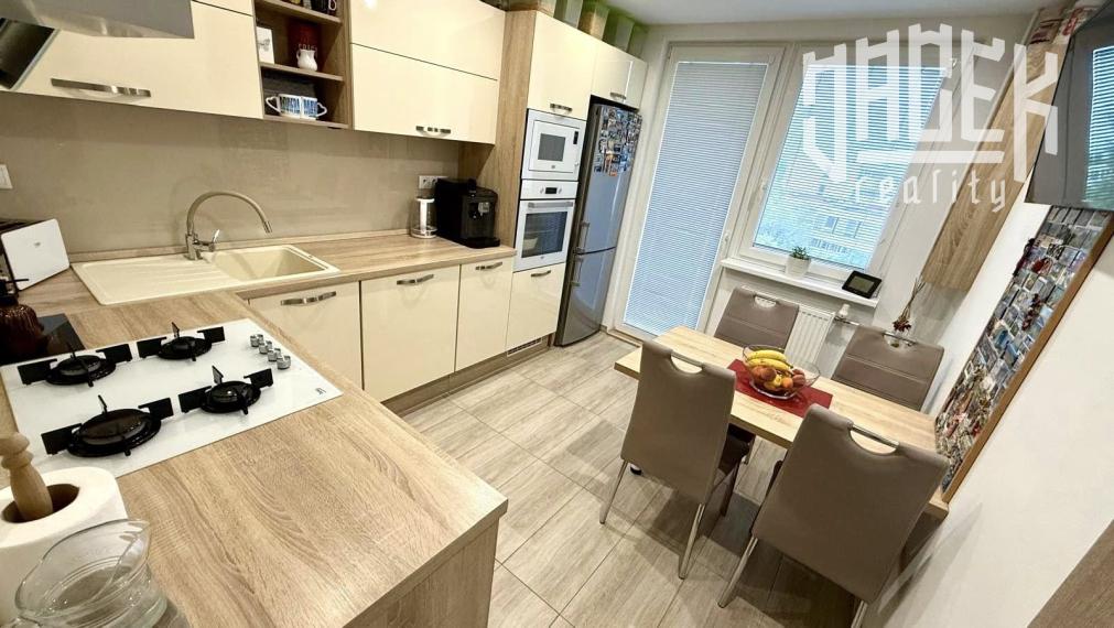 VKUSNÝ A SLNEČNÝ 3-IZBOVÝ BYT NA ROZKVETE V POVAŽSKEJ BYSTRICI