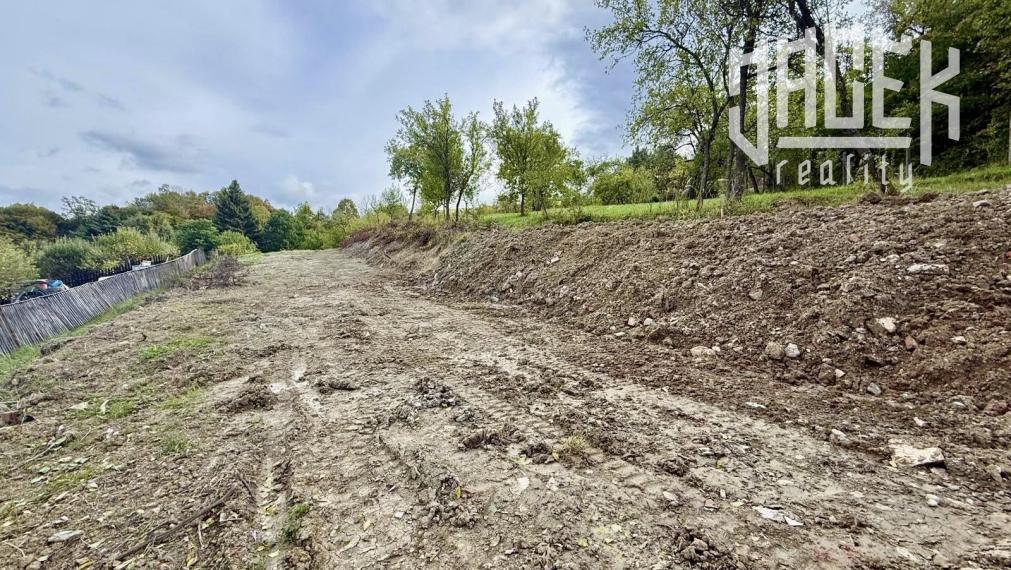 SLNEČNÝ STAVEBNÝ POZEMOK V DOLNEJ MARIKOVEJ - VHODNÝ AJ AKO INVESTÍCIA