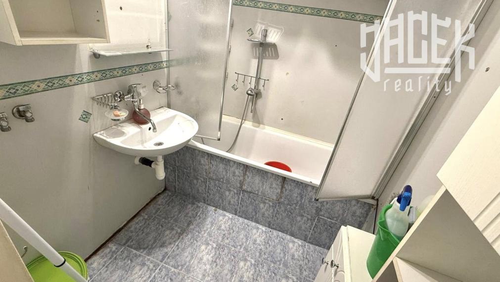 ZACHOVALÝ 3-IZBOVÝ BYT na Rozkvete, Považská Bystrica (64 m²)