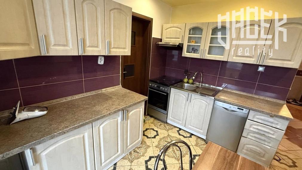 ZACHOVALÝ 3-IZBOVÝ BYT na Rozkvete, Považská Bystrica (64 m²)