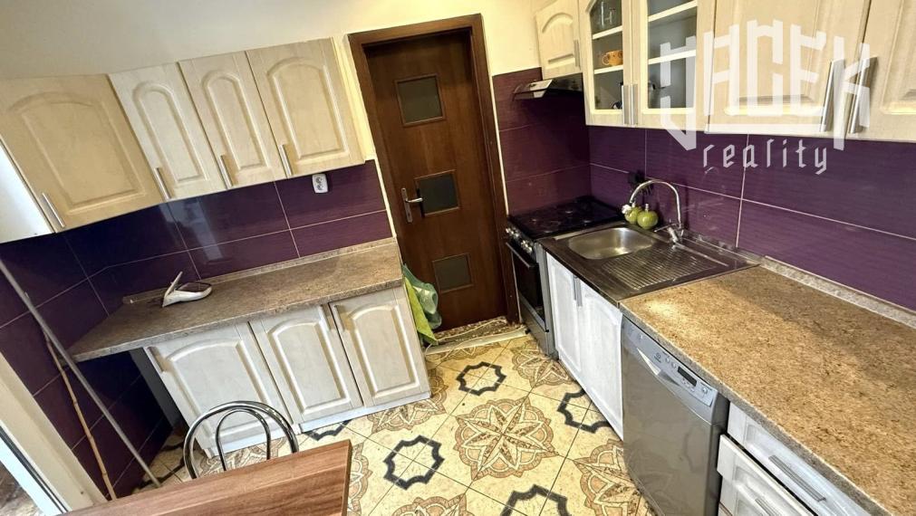 ZACHOVALÝ 3-IZBOVÝ BYT na Rozkvete, Považská Bystrica (64 m²)