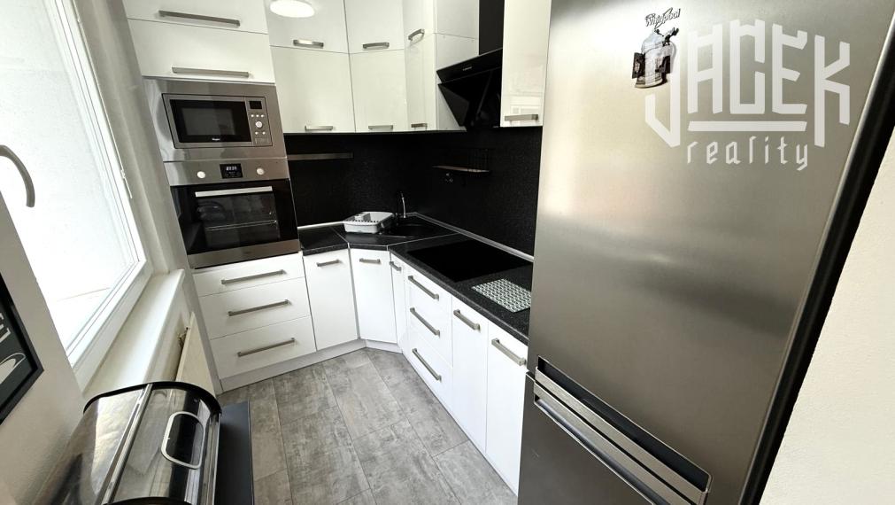 PRENÁJOM: MODERNE ZREKONŠTRUOVANÝ 2-IZBOVÝ BYT NA ROZKVETE