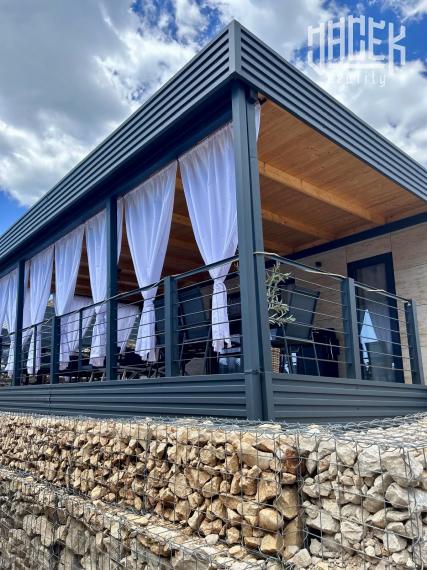 Mobilné domčeky obklopené borovicovým lesíkom v Drage - Chorvátsko