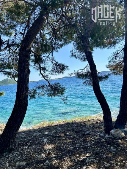 Mobilné domčeky obklopené borovicovým lesíkom v Drage - Chorvátsko