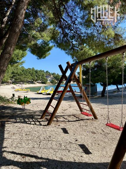 Mobilné domčeky obklopené borovicovým lesíkom v Drage - Chorvátsko