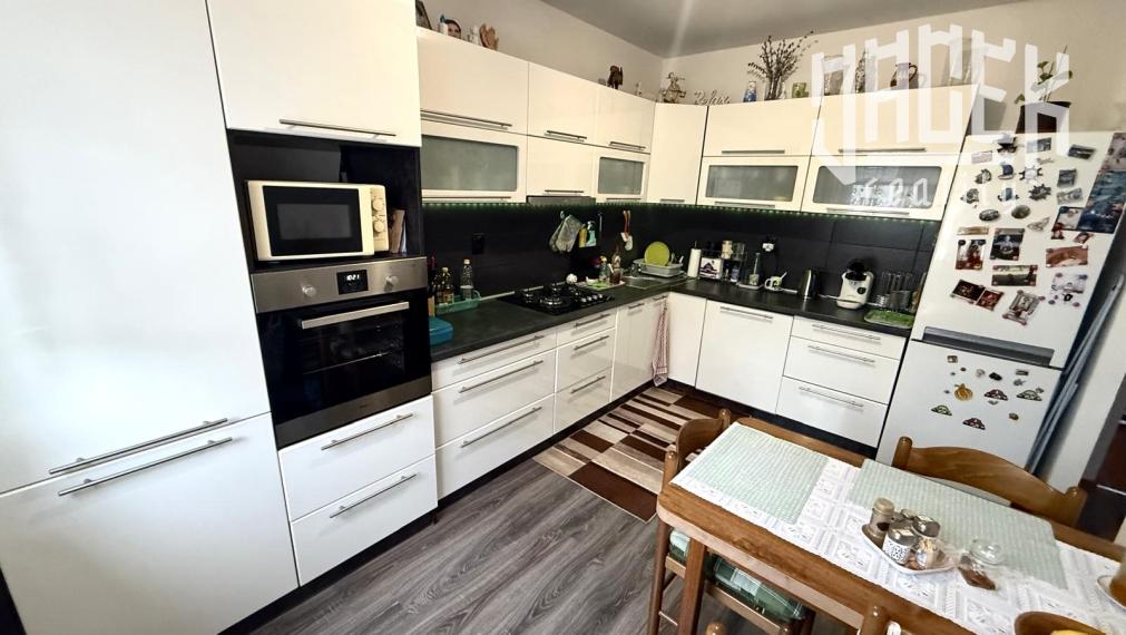 SLNEČNÝ 3-IZBOVÝ BYT PO KOMPLETNEJ REKONŠTRUKCII – SNP, POVAŽSKÁ BYSTRICA