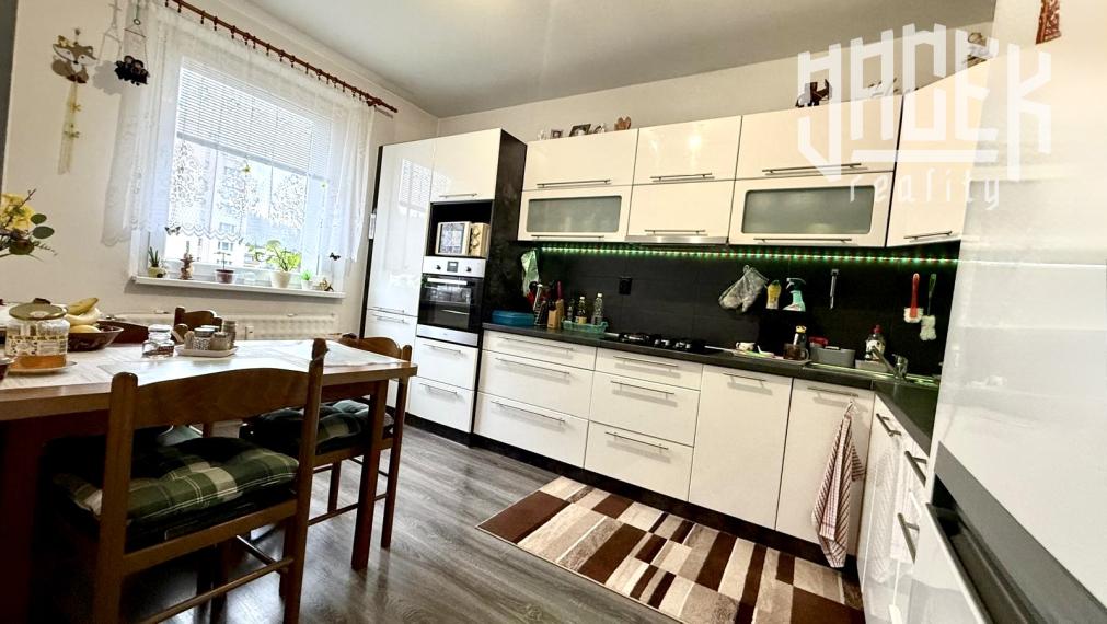 SLNEČNÝ 3-IZBOVÝ BYT PO KOMPLETNEJ REKONŠTRUKCII – SNP, POVAŽSKÁ BYSTRICA