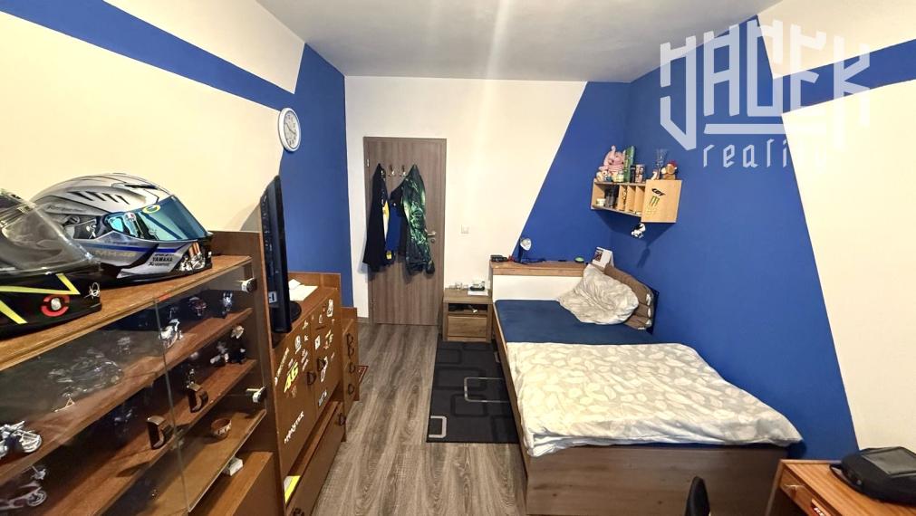 SLNEČNÝ 3-IZBOVÝ BYT PO KOMPLETNEJ REKONŠTRUKCII – SNP, POVAŽSKÁ BYSTRICA