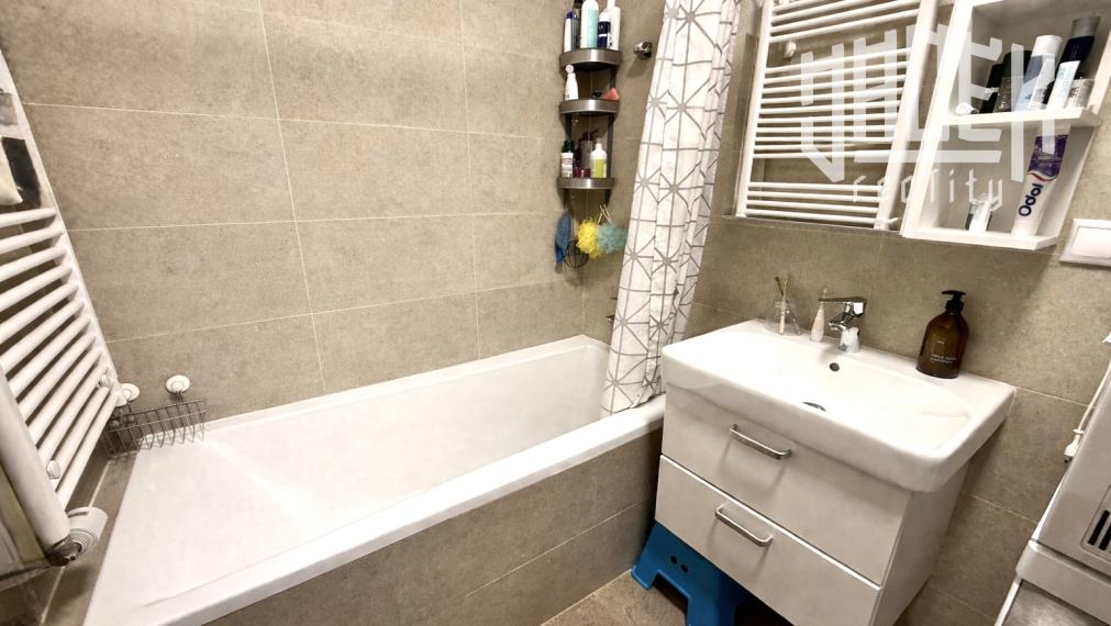 ŠTÝLOVÝ 3-IZBOVÝ BYT V NOVOSTAVBE S BALKÓNOM, VLASTNÝM KÚRENÍM A DVOJITÝM PARKOVANÍM