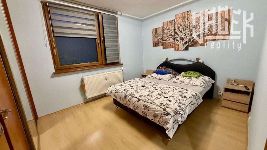 KOMPLETNE ZREKONŠTRUOVANÝ 3-IZBOVÝ BYT S LOGGIOU NA SNP – STAČÍ SA NASŤAHOVAŤ A BÝVAŤ!