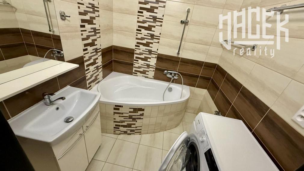 PRÍLEŽITOSŤ NA PRENÁJOM 🌸 Moderný 2-izbový byt s krásnym výhľadom – ul. SNP, Považská Bystrica