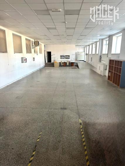 PRENÁJOM: VÝROBNO-SKLADOVÝ PRIESTOR V STROJÁRŇACH V PB