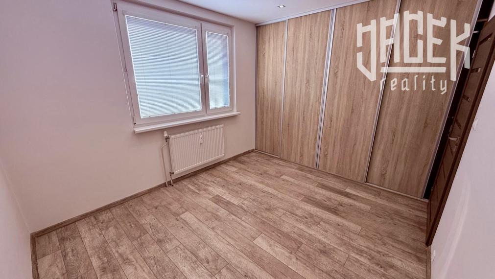 MODERNÉ BÝVANIE V 3-IZBOVOM BYTE PO KOMPLETNEJ REKONŠTRUKCII S VEĽKÝM BALKÓNOM